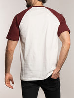 Le t-shirt Premium Raglan en blanc/bordeaux