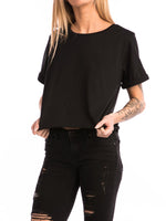T-shirt court à manches retroussées pour femmes en noir
